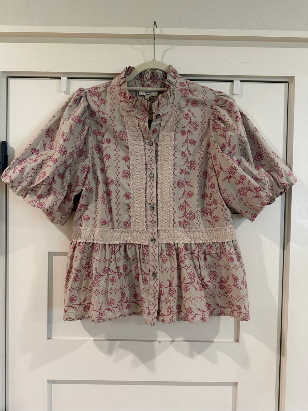 entro Pink Floral Puff Sleeve Peasant Blouse on Cream, Sz L